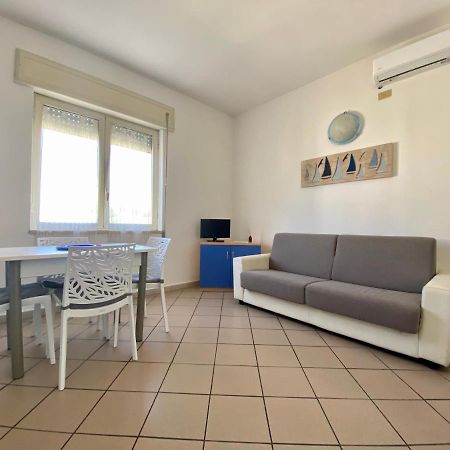 Apartment Tirreno Tirrenia Buitenkant foto