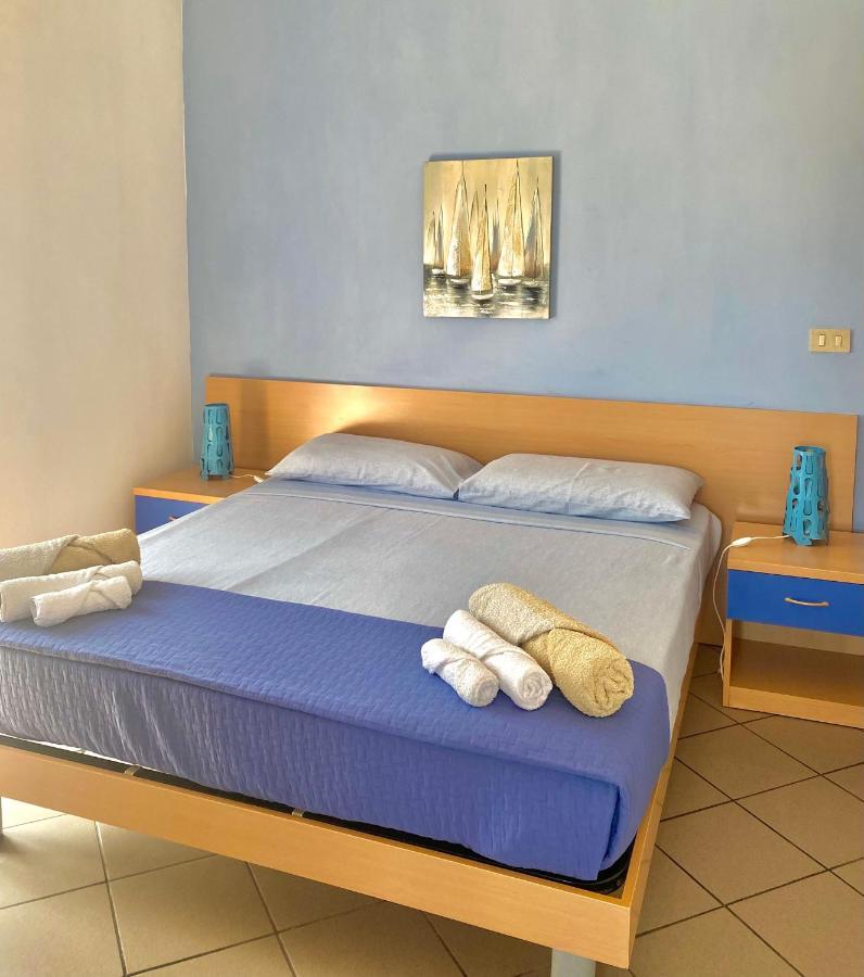 Apartment Tirreno Tirrenia Buitenkant foto