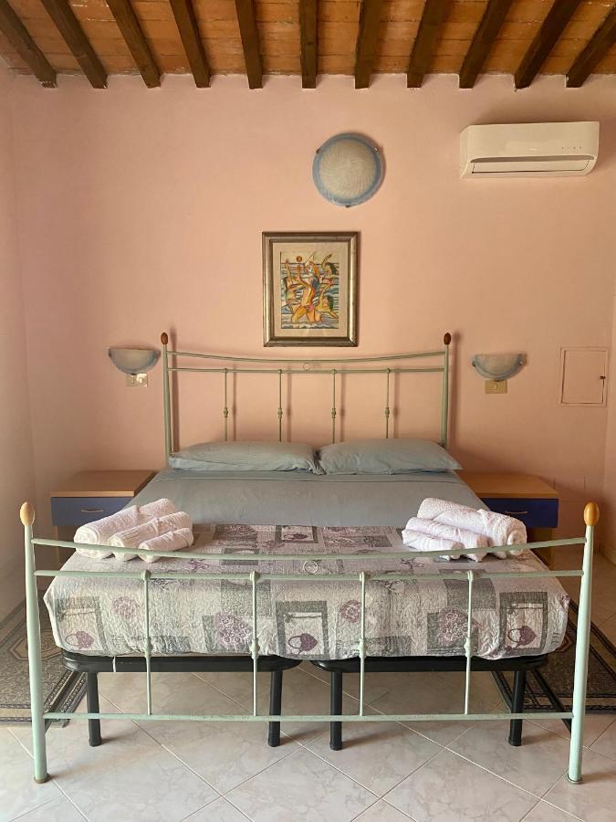 Apartment Tirreno Tirrenia Buitenkant foto