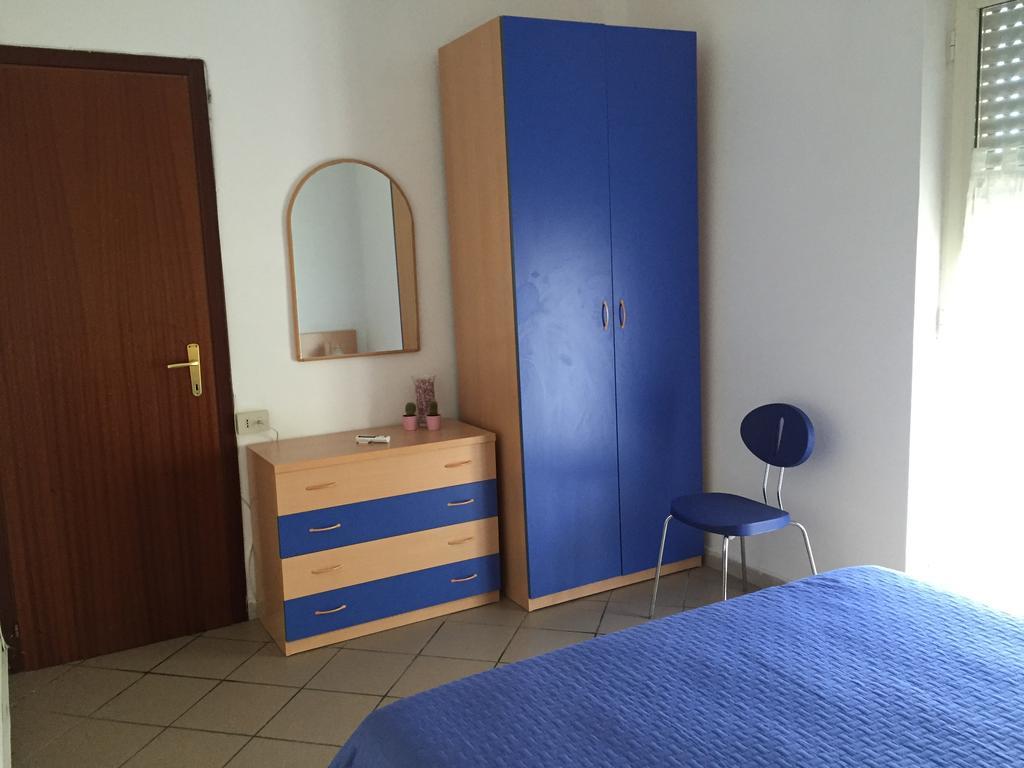 Apartment Tirreno Tirrenia Buitenkant foto