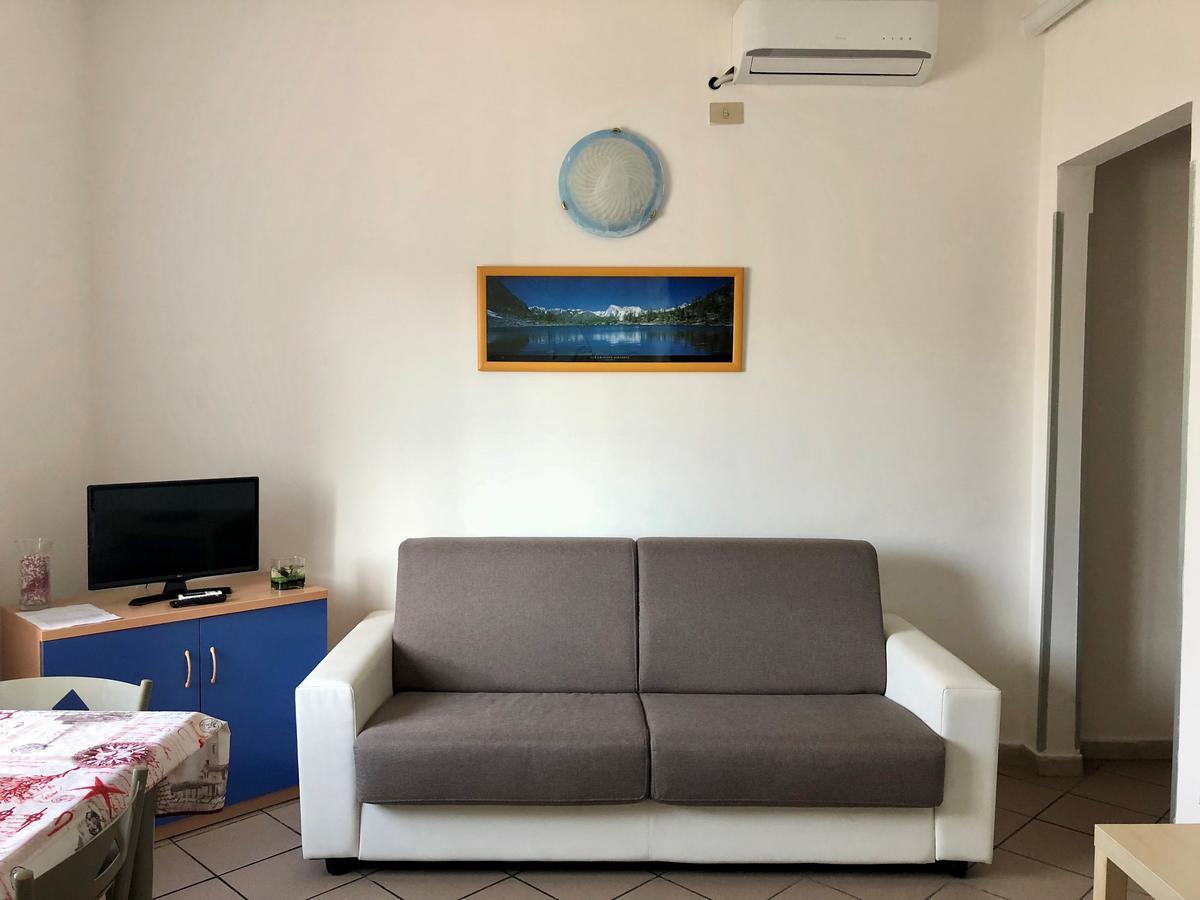 Apartment Tirreno Tirrenia Buitenkant foto