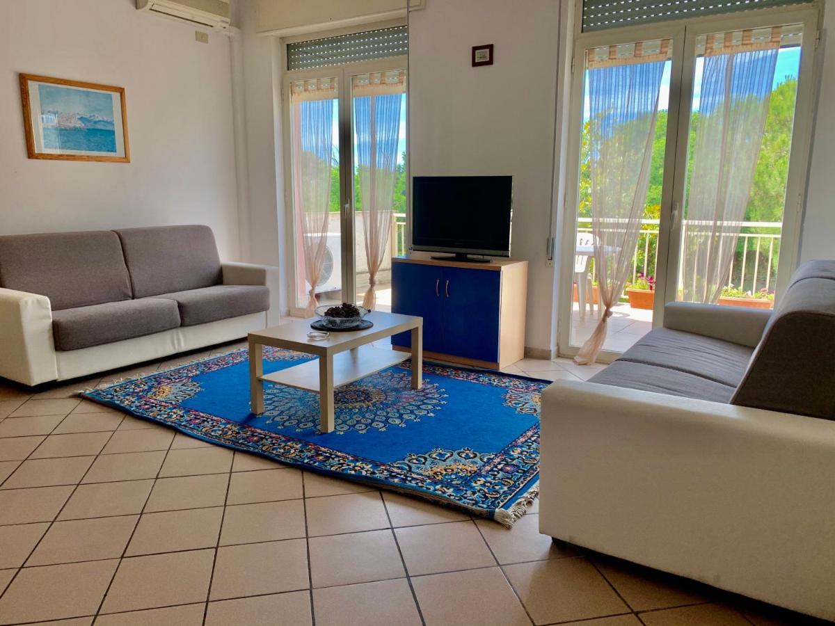 Apartment Tirreno Tirrenia Buitenkant foto